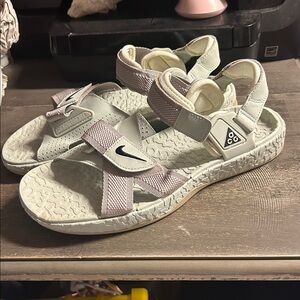 DS Nike ACG Air Deschutz Sandals 8 - light green grey & black DC9093-200